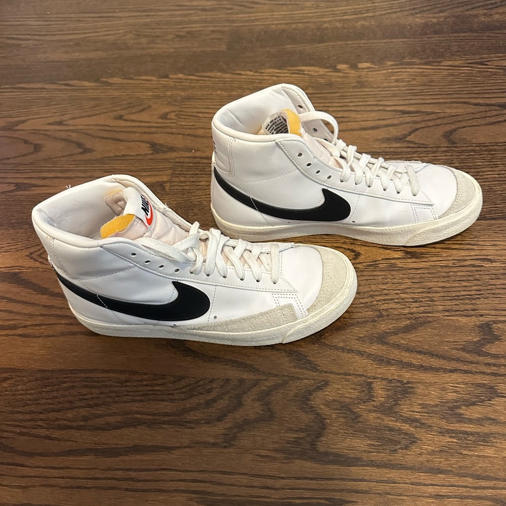 Nike White and Black Women's Sneakers